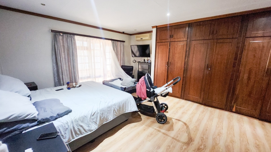 5 Bedroom Property for Sale in Wilkoppies North West